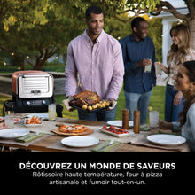 Load image into Gallery viewer, Ninja Woodfire Four à pizza extérieur électrique 8-en-1, rotissoire &amp; fumoir barbecue avec grille, plaque pro-heat, pierre à pizza, granulés de bois et pelle, 6 réglages, orange foncé OO101EU