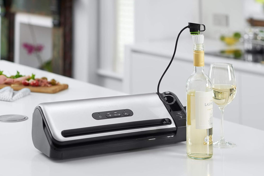 FoodSaver Machine Sous Vide avec compartiment de rangement pour rouleau et cutter, fonction marinade, inclus sacs de mise sous vide assortis et adaptateur intégré [FFS017X ]
