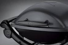 Load image into Gallery viewer, Weber Q1400 Barbecue électrique, surface de cuisson 43 x 32 cm, nomade, grille en fonte émaillée divisée en 2 parties, couvercle et cuve en fonte d'aluminium - Gris foncé (52020053)