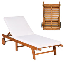 Load image into Gallery viewer, Chaise Longue Pliable en Bois avec 2 Roues et un Coussin Amovible Dossier Réglable Capacité Portante 160KG Idéal pour L’extérieur