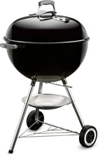 Load image into Gallery viewer, Weber Classic Kettle barbecue au charbon de bois, surface de cuisson Ø 57cm, barbecue avec couvercle et cuve en acier emaillé, thermomètre intégré au couvercle, trépied et roues - Noir (1341504)