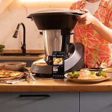 Load image into Gallery viewer, Cecotec Robot de Cuisine Mambo Black. 23 Fonctions, 10 Niveaux de Température, 1700W, 2,5 kg de Pâte, Cruche de 3,3L, 10 Vitesses, Minuterie, Température Réglable de 37 °C à 120 °C