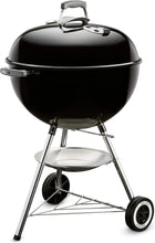 Load image into Gallery viewer, Weber Classic Kettle barbecue au charbon de bois, surface de cuisson Ø 57cm, barbecue avec couvercle et cuve en acier emaillé, thermomètre intégré au couvercle, trépied et roues - Noir (1341504)