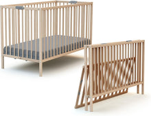 Load image into Gallery viewer, WEBABY - Lit bébé pliant 60x120cm Blanc | Bois massif | Dès la naissance |Confort de sommeil | Sommier à lattes | Compact | Transportable | Pliable |Gain de place | Lit de voyage
