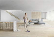 Load image into Gallery viewer, Dyson V8 Advanced™ Aspirateur Balai sans Fil – 130 AW, 40 Min d’autonomie, Brosse Motorbar Auto-démêlante, Accessoires combinés, Station Murale, Argent/Nickel