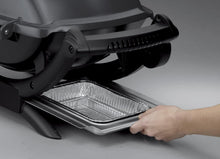 Load image into Gallery viewer, Weber Q1400 Barbecue électrique, surface de cuisson 43 x 32 cm, nomade, grille en fonte émaillée divisée en 2 parties, couvercle et cuve en fonte d'aluminium - Gris foncé (52020053)