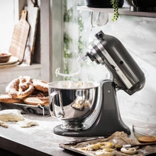 Load image into Gallery viewer, KitchenAid Robot Pâtissier I Artisan I Robot cuisine multifonctions à tête inclinable I Avec 4 accessoires I Bol de 4,8L | Crème