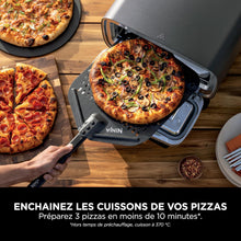 Load image into Gallery viewer, Ninja Woodfire Four à pizza extérieur électrique 8-en-1, rotissoire &amp; fumoir barbecue avec grille, plaque pro-heat, pierre à pizza, granulés de bois et pelle, 6 réglages, orange foncé OO101EU