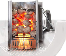 Load image into Gallery viewer, Weber Classic Kettle barbecue au charbon de bois, surface de cuisson Ø 57cm, barbecue avec couvercle et cuve en acier emaillé, thermomètre intégré au couvercle, trépied et roues - Noir (1341504)